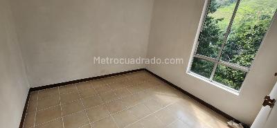 Apartamento de 3 alcobas en arriendo en San Julian, Medellín, 80 m² · foto 6 de 12