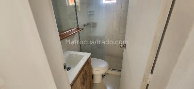 Apartamento de 3 alcobas en arriendo en San Julian, Medellín, 80 m² · foto 8 de 12