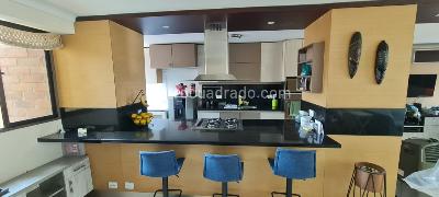 Apartamento de 2 alcobas en arriendo en Laureles, Medellín, 110 m² · foto 5 de 9