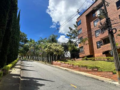 Apartamento de 3 alcobas en venta en Altos Del Poblado, Medellín, 138 m² · foto 2 de 20