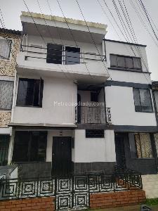 Casa de 4 alcobas en venta en Real De Minas, Bucaramanga, 130 m² · foto 2 de 8