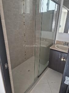 Apartamento de 3 alcobas en arriendo en El Poblado, Medellín, 84 m² · foto 14 de 15