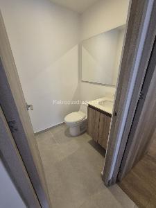Apartamento de 2 alcobas en arriendo en El Poblado, Medellín, 80 m² · foto 5 de 11