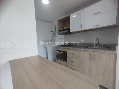 Apartamento de 2 alcobas en arriendo en Parque Principal, Sabaneta, 76 m² · foto 3 de 14