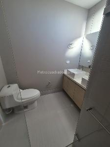 Apartamento de 3 alcobas en arriendo en El Poblado, Medellín, 100 m² · foto 12 de 16