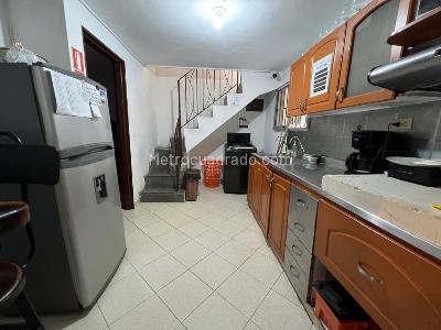 Casa en venta en Estadio, Medellín · foto 3 de 14