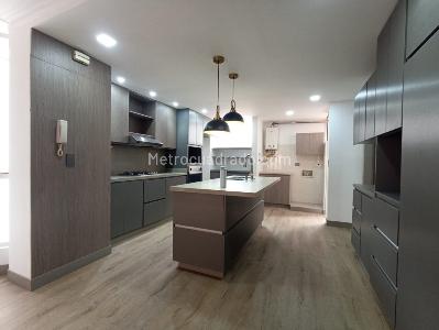 Apartamento de 3 alcobas en arriendo en Conquistadores, Medellín, 120 m² · foto 3 de 20
