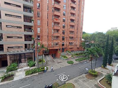 Apartamento de 3 alcobas en arriendo en Conquistadores, Medellín, 120 m² · foto 9 de 20