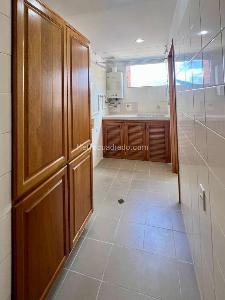 Apartamento de 3 alcobas en arriendo en El Poblado, Medellín, 226 m² · foto 3 de 14