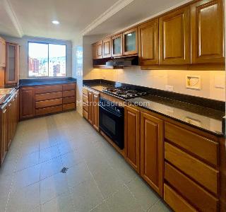 Apartamento de 3 alcobas en arriendo en El Poblado, Medellín, 226 m² · foto 5 de 14