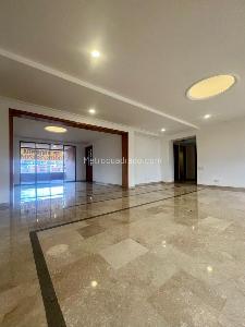 Apartamento de 3 alcobas en arriendo en El Poblado, Medellín, 226 m² · foto 6 de 14