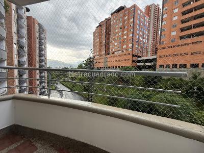 Apartaestudio en arriendo en Loma Del Indio, Medellín, 50 m² · foto 2 de 9