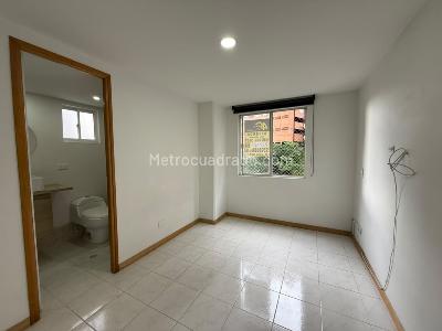 Apartaestudio en arriendo en Loma Del Indio, Medellín, 50 m² · foto 3 de 9