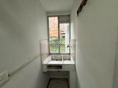 Apartaestudio en arriendo en Loma Del Indio, Medellín, 50 m² · foto 8 de 9