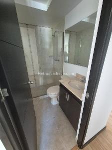 Apartamento de 3 alcobas en arriendo en Los Balsos, Medellín, 92 m² · foto 10 de 16