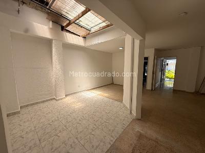 Casa de 3 alcobas en arriendo en Los Pinos, Medellín, 190 m² · foto 2 de 17
