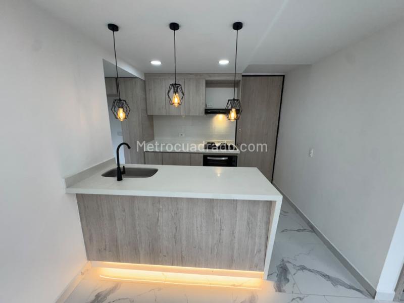 Bright 2-Bedroom Apartment with Great Views in Maria Auxiliadora - 4