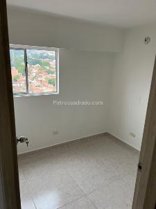 Apartamento de 2 alcobas en arriendo en Cristobal, Medellín, 39 m² · foto 3 de 7