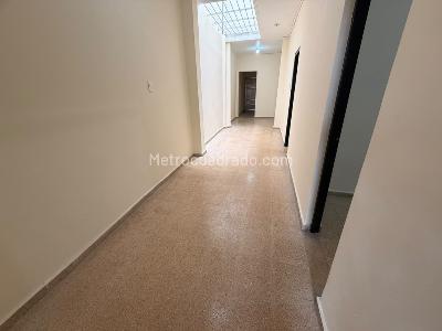 Casa de 4 alcobas en arriendo en Barrio Caicedo, Medellín, 100 m² · foto 2 de 11
