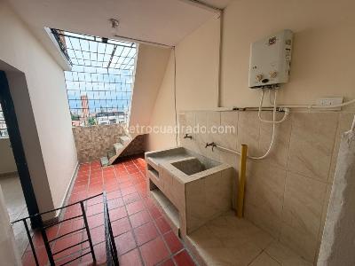 Casa de 4 alcobas en arriendo en Barrio Caicedo, Medellín, 100 m² · foto 8 de 11