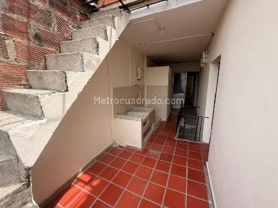 Casa de 4 alcobas en arriendo en Barrio Caicedo, Medellín, 100 m² · foto 9 de 11