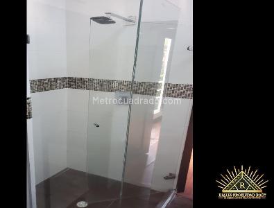 Casa de 5 alcobas en venta en Alto De Misael, Envigado, 320 m² · foto 2 de 14