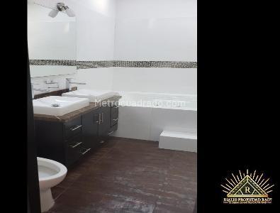 Casa de 5 alcobas en venta en Alto De Misael, Envigado, 320 m² · foto 3 de 14