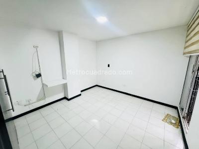 Apartamento de 2 alcobas en arriendo en Loma Del Indio, Medellín, 65 m² · foto 8 de 15