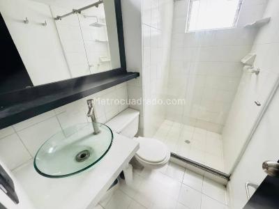 Apartamento de 2 alcobas en arriendo en Loma Del Indio, Medellín, 65 m² · foto 9 de 15