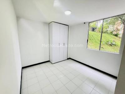 Apartamento de 2 alcobas en arriendo en Loma Del Indio, Medellín, 65 m² · foto 11 de 15