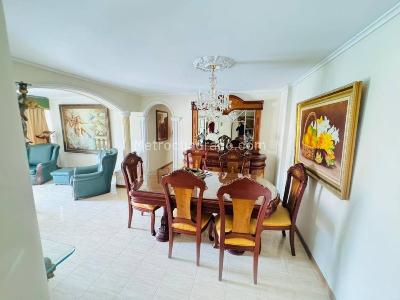 Apartamento de 3 alcobas en arriendo en Laureles, Medellín, 114 m² · foto 3 de 12