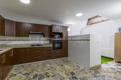 Casa de 5 alcobas en venta en Laureles, Medellín, 197 m² · foto 2 de 19