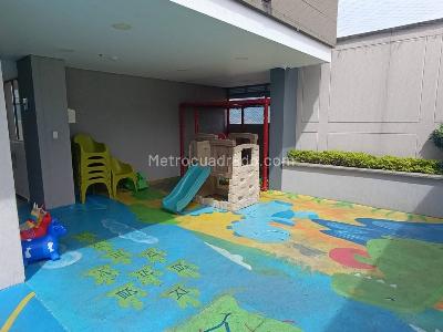 Apartamento de 2 alcobas en arriendo en Loma De San Julian, Medellín, 93 m² · foto 9 de 13