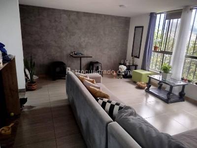 Apartamento de 2 alcobas en venta en El Trapiche, Bello, 61 m² · foto 2 de 11