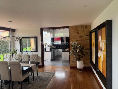 Casa de 4 alcobas en venta en Caminos De Chunugua, Cajicá, 330 m² · foto 5 de 10