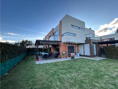 Casa de 3 alcobas en venta en Oikos Savanna, Cajicá, 198 m² · foto 2 de 20