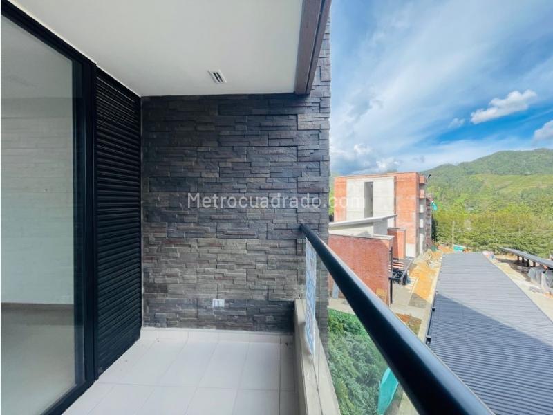 Apartamento moderno de 2 alcobas con vista a la montaña en El Retiro - 2