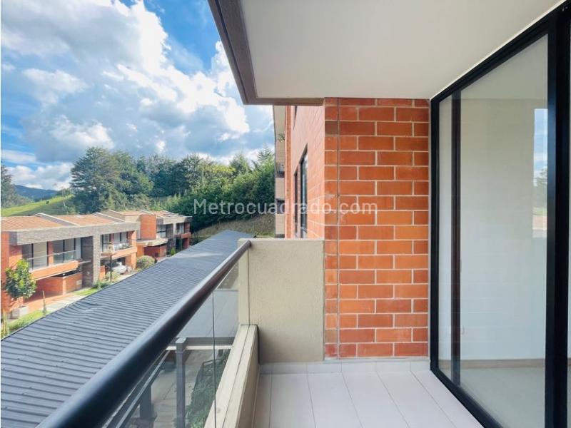 Apartamento moderno de 2 alcobas con vista a la montaña en El Retiro - 7