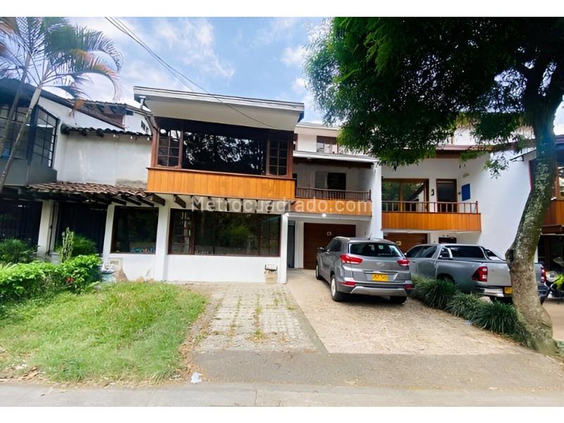 Traditional Mixed-Use House in Envigado