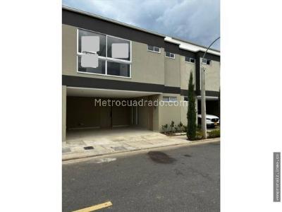 Casa de 4 alcobas en venta en Gualanday, Rionegro, 170 m² · foto 2 de 20