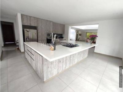 Casa de 5 alcobas en venta en Envigado, Envigado · foto 2 de 14