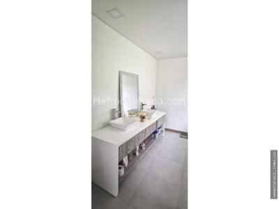 Casa de 5 alcobas en venta en Envigado, Envigado · foto 9 de 14