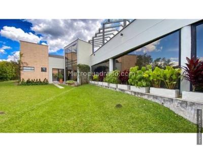 Casa de 5 alcobas en arriendo en San Nicolas, Rionegro, 1400 m² · foto 4 de 18