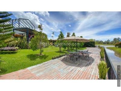 Casa de 5 alcobas en arriendo en San Nicolas, Rionegro, 1400 m² · foto 5 de 18