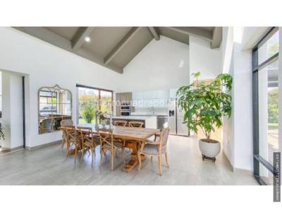 Casa de 5 alcobas en arriendo en San Nicolas, Rionegro, 1400 m² · foto 9 de 18