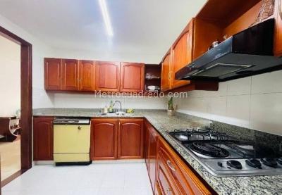 Apartamento de 3 alcobas en venta en Poblado Altos Del Poblado, Medellín, 230 m² · foto 14 de 20