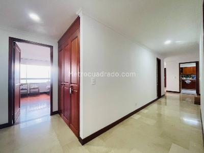 Apartamento de 3 alcobas en venta en Poblado Altos Del Poblado, Medellín, 230 m² · foto 18 de 20