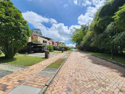 Casa de 5 alcobas en venta en San Nicolas, Rionegro, 449 m² · foto 2 de 20