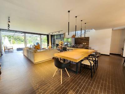 Casa de 5 alcobas en venta en San Nicolas, Rionegro, 449 m² · foto 4 de 20