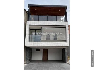 Casa de 5 alcobas en venta en San Nicolas, Rionegro, 235 m² · foto 2 de 18